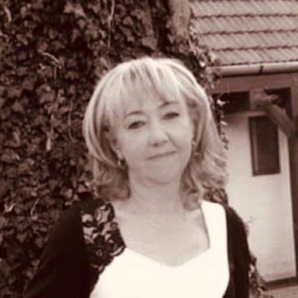 Szuhár Erika